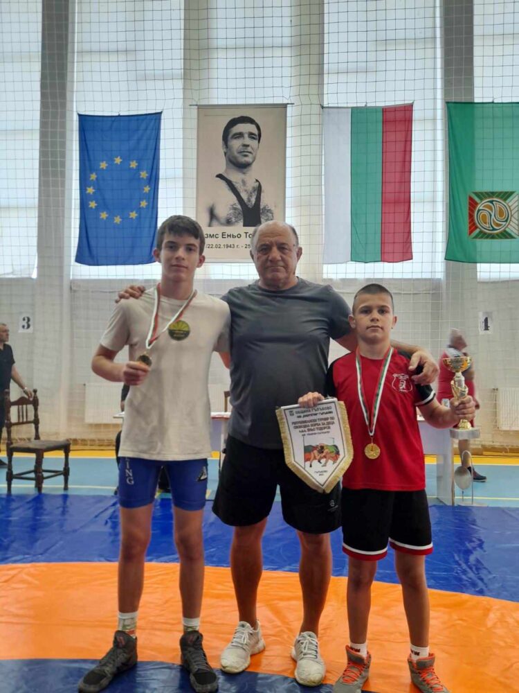 Малките ни шампиони по борба – безапелационни на турнир в Гълъбово