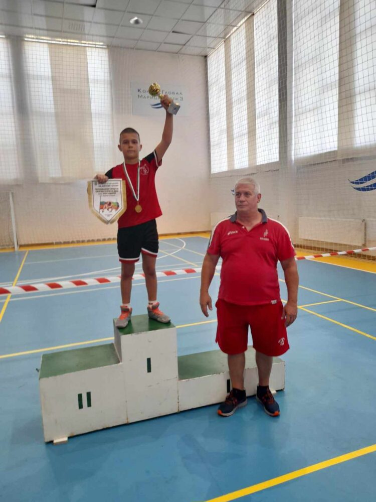 Малките ни шампиони по борба – безапелационни на турнир в Гълъбово