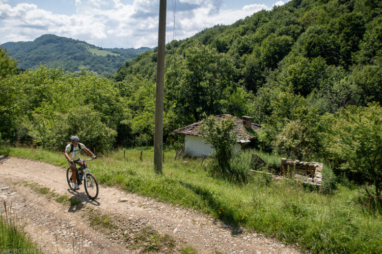 Колоездачна надпревара “Пътят на мечките” в Лъгът в събота