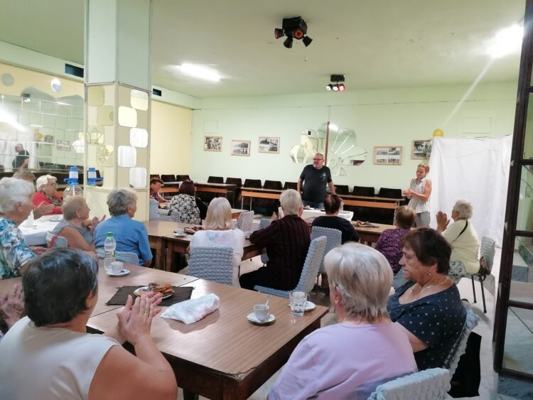 Марин Маринов-Мунчо представи първата си стихосбирка “Такъв съм…” в Клуба на пенсионера в с. Сенник