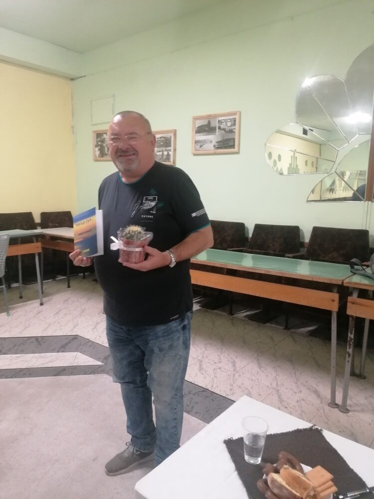 Марин Маринов-Мунчо представи първата си стихосбирка “Такъв съм…” в Клуба на пенсионера в с. Сенник