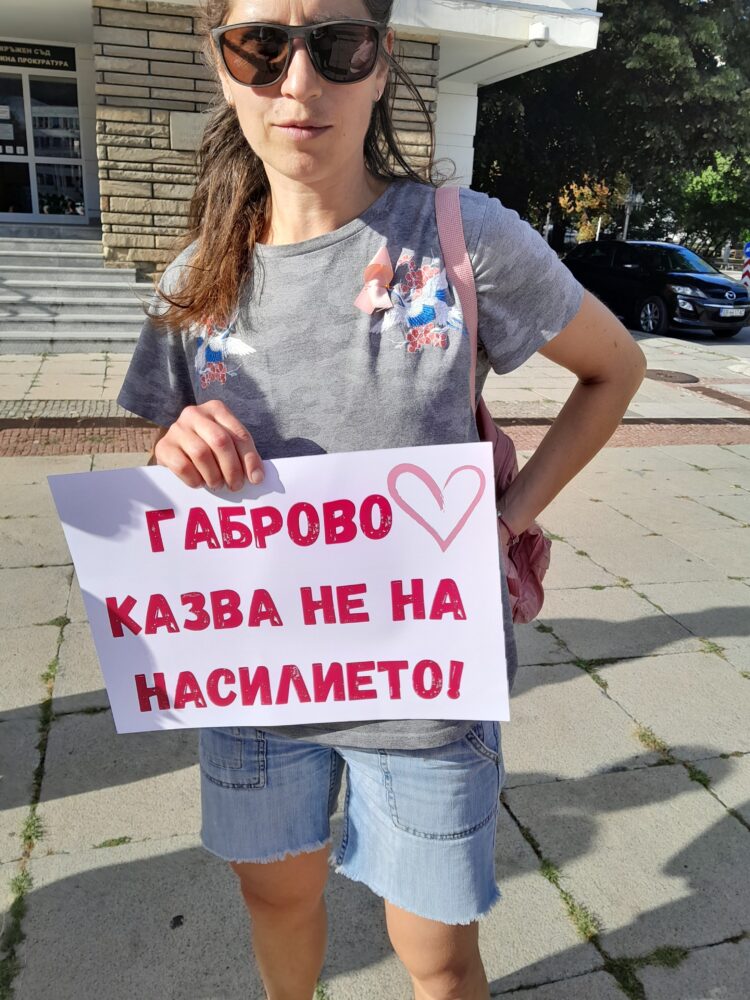 Отново домашно насилие в Севлиево, оплака се 35-годишна жена