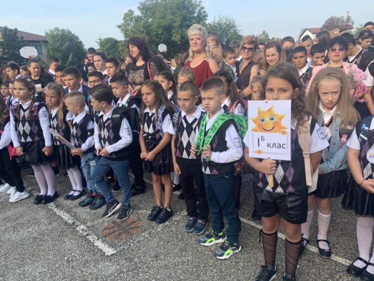2 867 деца прекрачиха училищният праг на 15 септември, първолаците са 244