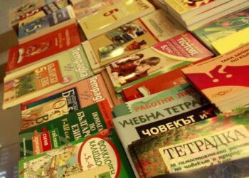 Безплатните учебници – от 1-ви до 7-ми клас, вече са доставени по училищата