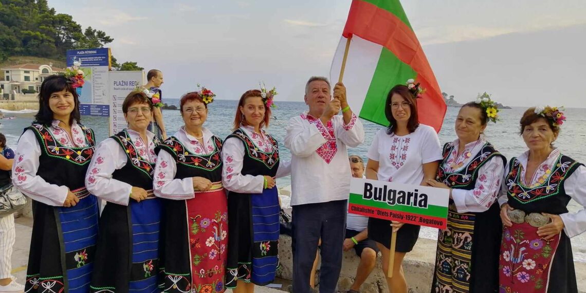 Певиците от Богатово се завърнаха от турне в Черна Гора, поканиха ги в Чанаккале