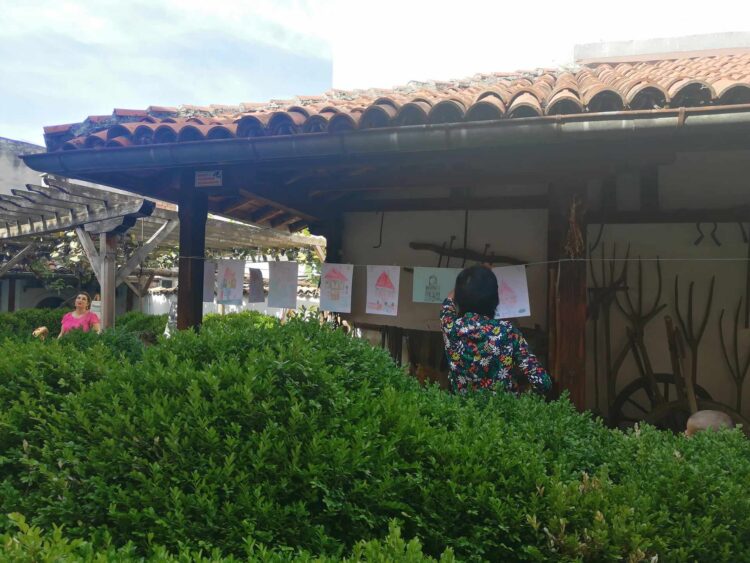 Малчугани рисуваха възрожденски къщи, поздравяват учениците за 15 септември