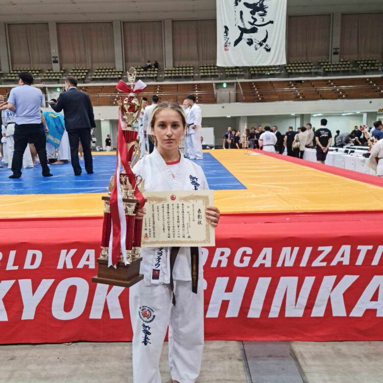 В Япония каратеките ни тренираха с президента на Световната федерация