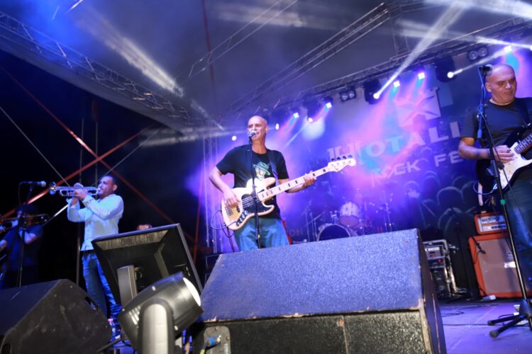 Две нощи древната крепост “Хоталич” беше подвластна на Краля Рок