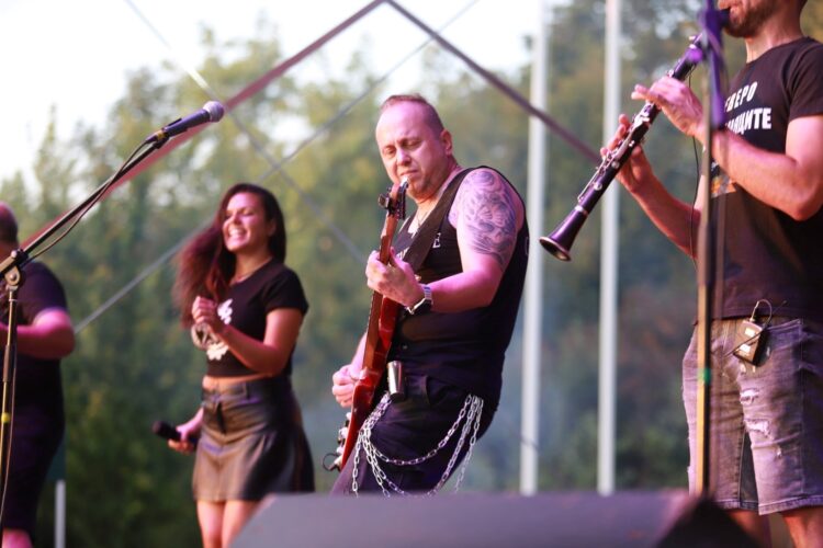 Две нощи древната крепост “Хоталич” беше подвластна на Краля Рок