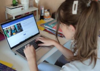 Над 500 000 ученици имат безплатен достъп до видеа за онлайн безопасност