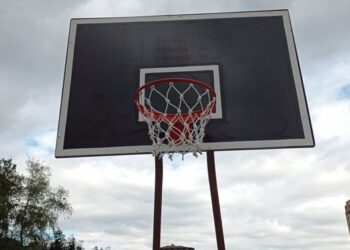 Анонимни дарители зарадваха с ново баскетболно табло ОУ “Ст. Пешев”