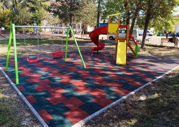 Нова детска площадка вече радва децата в село Буря