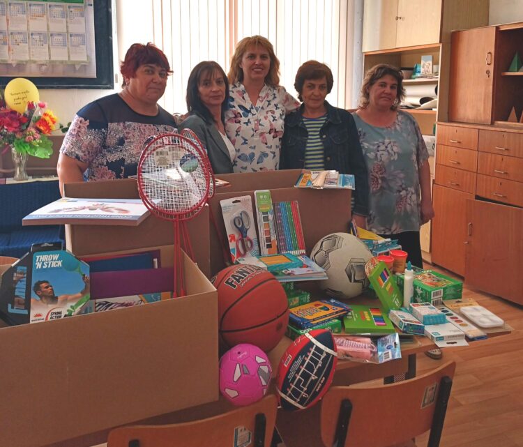 „Невероятните Българки в Илинойс“ правят дарения за деца в България