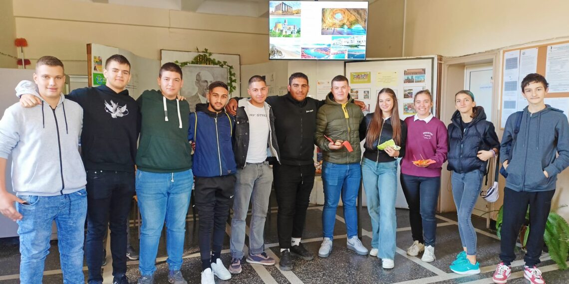 772 лв. събраха учениците от ПГ “Марин Попов” от есенния благотворителен базар