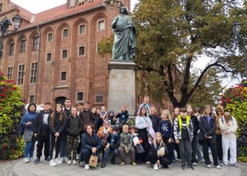 Екип от ПГМЕТ “Ген.Иван Бъчваров” участва в Международен театрален фестивал и младежка работилница в ОУ №3 “Януш Кусочински”, гр. Легионово,  Полша