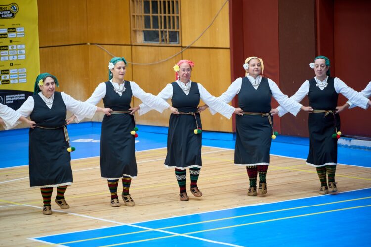 Съборът “Северняшки гайтани” – пъстра фолклорна плетеница от сърца, туптящи в един ритъм