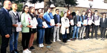 25-ма ученици получиха награди за постигнати високи успехи