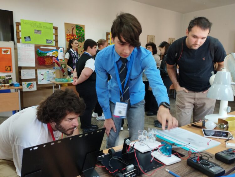 Проектът “Зелена енергия от вода” на ПГМЕТ “Ген. Иван Бъчваров” – първо място в “Наука на сцената”