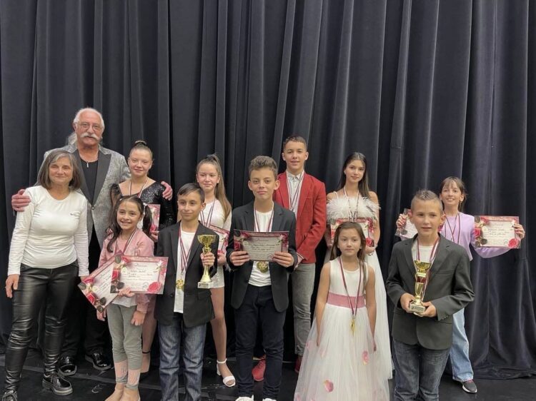 ,,Гран-При“, 21 златни, един сребърен и два бронзови медала за 10 солисти на ВФ ,,Upstream Voices” от Международния фестивал ,,Кръстопът на музите“