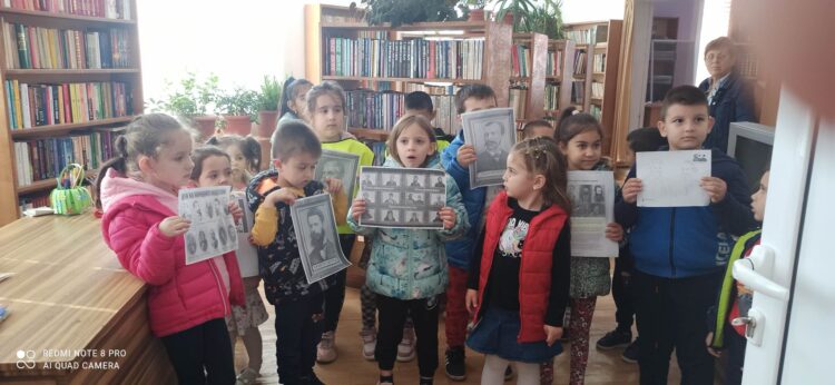 Ученици от с. П. Славейков рецитираха стихове на народни будители