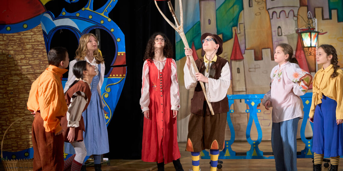 Театрални награди и великолепна игра на сцена за актьорите в кукления спектакъл “Котаракът в чизми”