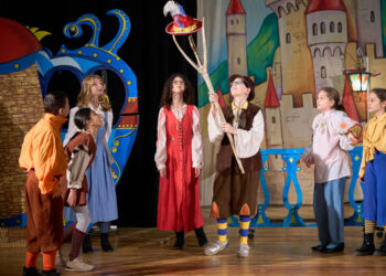 Театрални награди и великолепна игра на сцена за актьорите в кукления спектакъл “Котаракът в чизми”