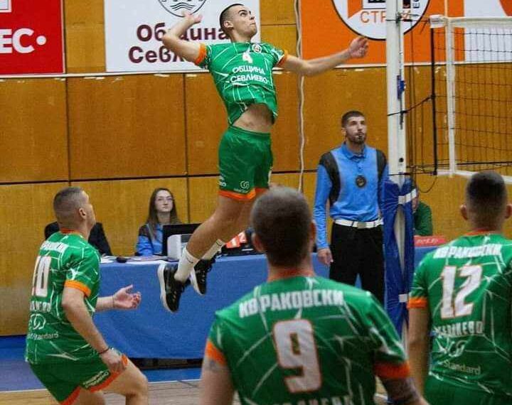 Победа на старта за юношите старша по волейбол