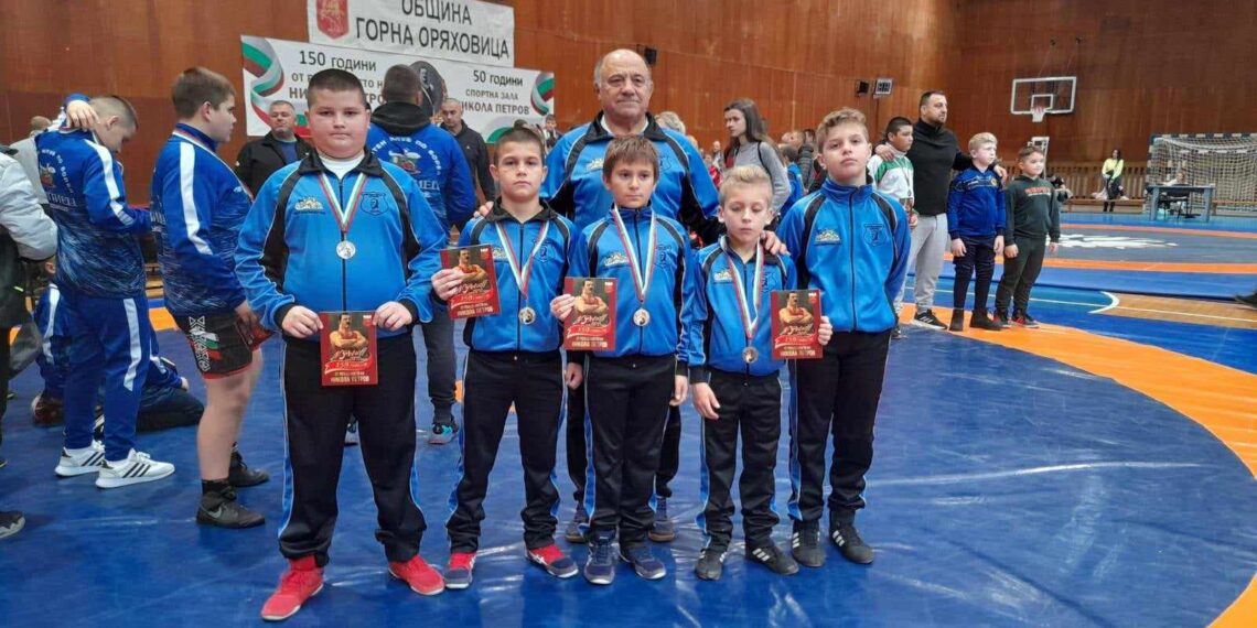 Пред олимпийски и световни шампиони по борба състезателите ни печелят медали