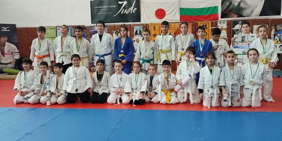 26 деца с 26 медала от регионален турнир по джудо