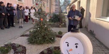 Коледна елха грейна в Психиатричната болница