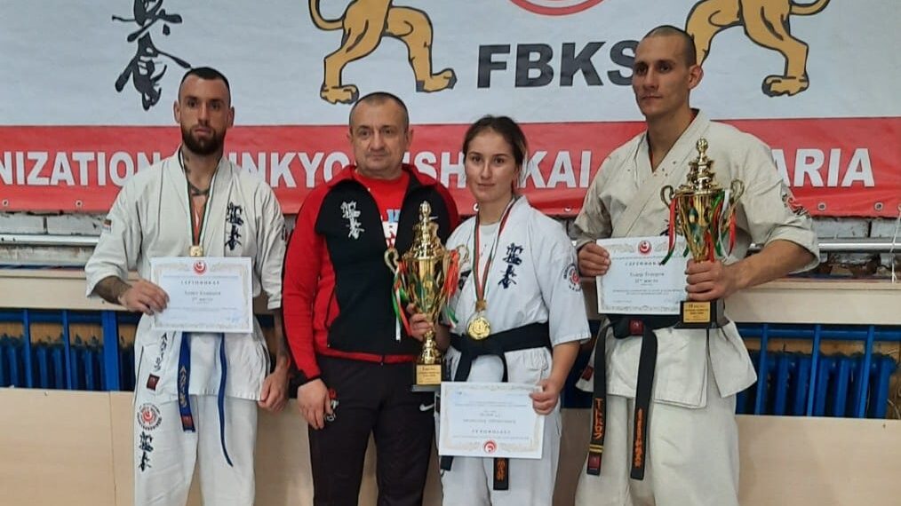 Две шампионски и една вицешампионска титла в края за каратистите