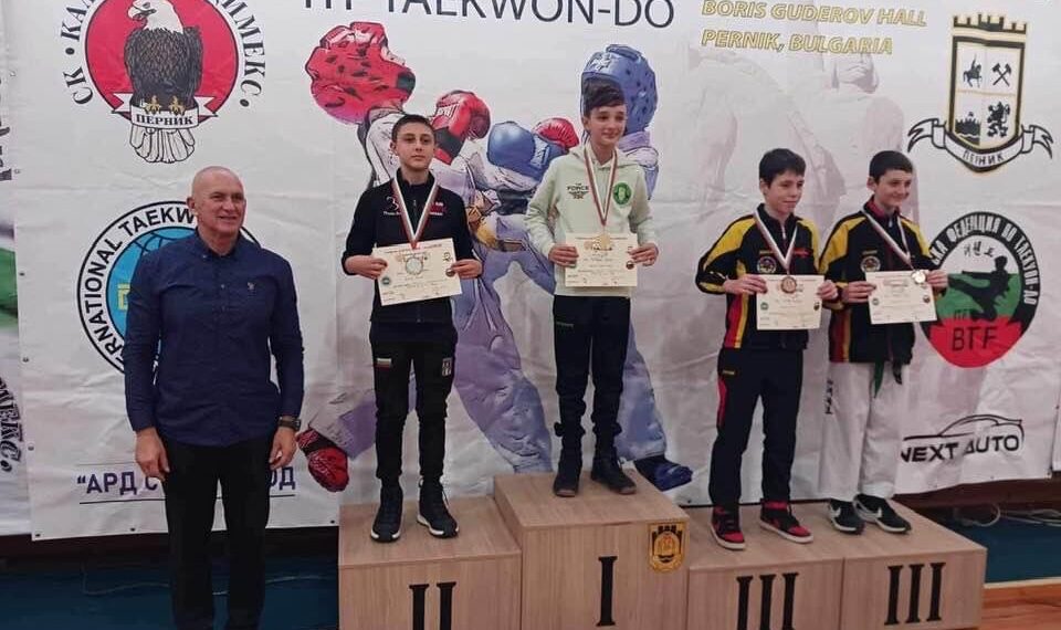 С шест медала таекуондистите завършиха годината