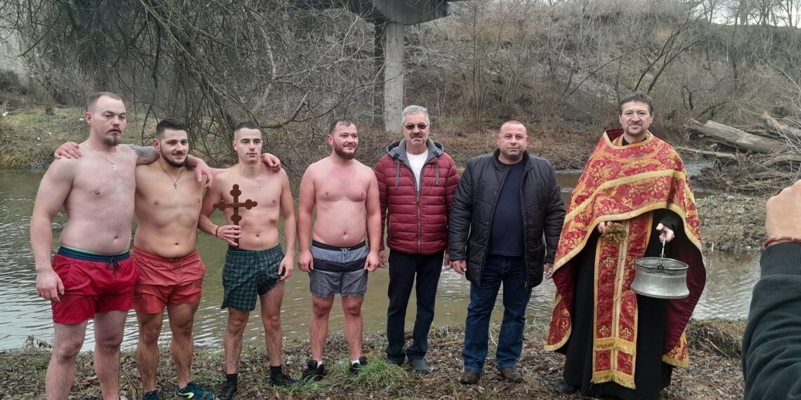 За първи път и в с. Градница извадиха кръста