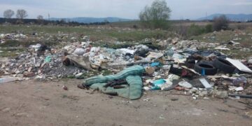 Почистиха нерегламентирано сметище в местността Крапец, но има още много