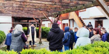 Ритуално зарязаха лозите в Дандоловите къщи