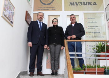 Кметът посети обновената Детска школа по изкуствата при НЧ “Развитие-1870”, обеща подкрепа за развитието на таланта