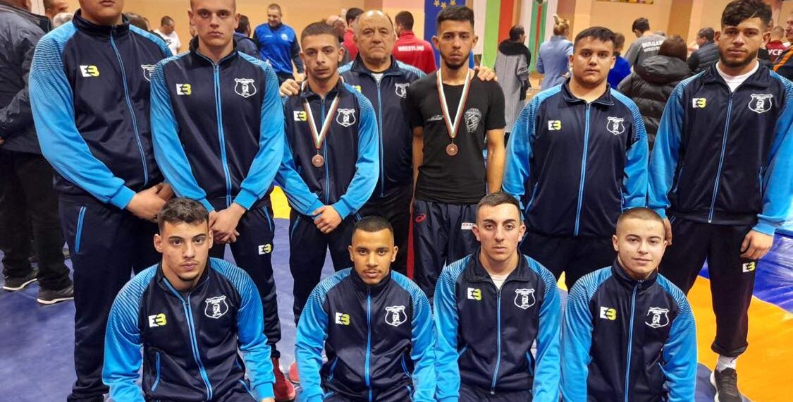Юноши с два бронзови медала в борбата