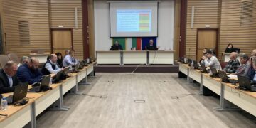 На извънредно заседание общинските съветници преразгледаха заплатите си