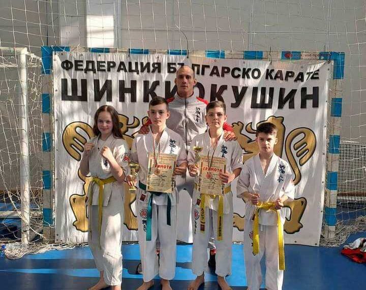 Два медала за 14-годишните каратисти