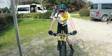 Стартът в ХС бе даден в Гърция,  двама наши колоездачи финишираха