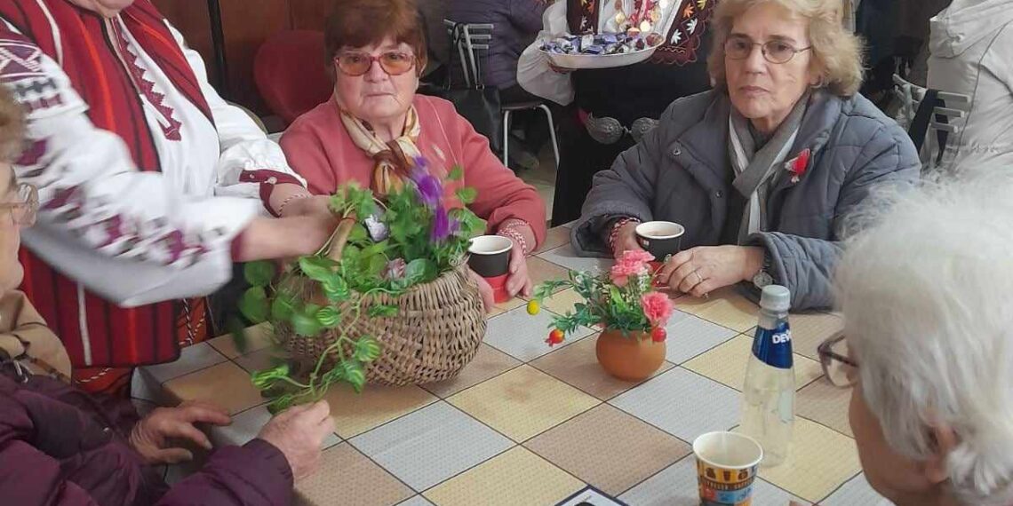 Празничен март