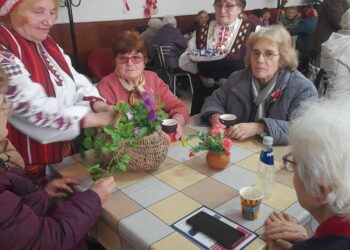 Празничен март