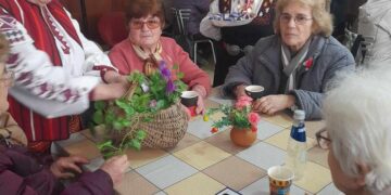 Празничен март