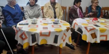 Малучгани разчувстваха бабите от клуба на пенсионера