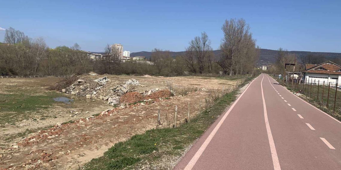 РИОСВ – Велико Търново започна проверка по сигнал за незаконна площадка за отпадъци в м. „Скъсаното“