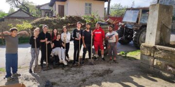 Младите се захванаха да почистят селата в община Севлиево.  Дали ще ги опазят чисти за дълго!?