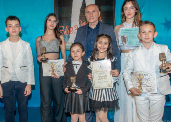 Солисти на ВФ „Upstream Voices“ пяха от сърце за Лора и загиналите деца в р. Лим