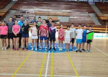 Национален треньор тренира бадминтонистите ни