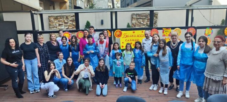 Деца от Севлиево рисуваха балкански слънца в Скопие