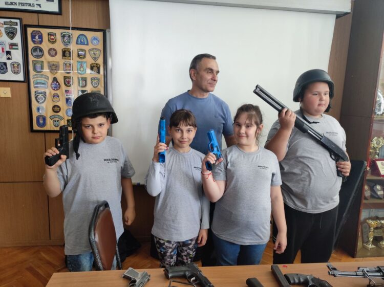 Учениците от Детското полицейско управление посетиха Академията на МВР